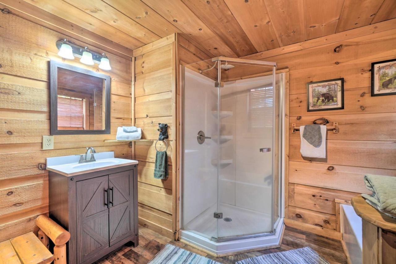Sevierville Sanctuary Hot Tub, Pool Table And Deck! Bagian luar foto