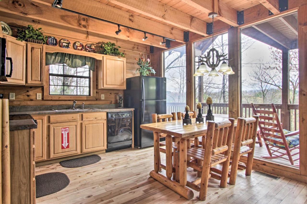 Sevierville Sanctuary Hot Tub, Pool Table And Deck! Bagian luar foto