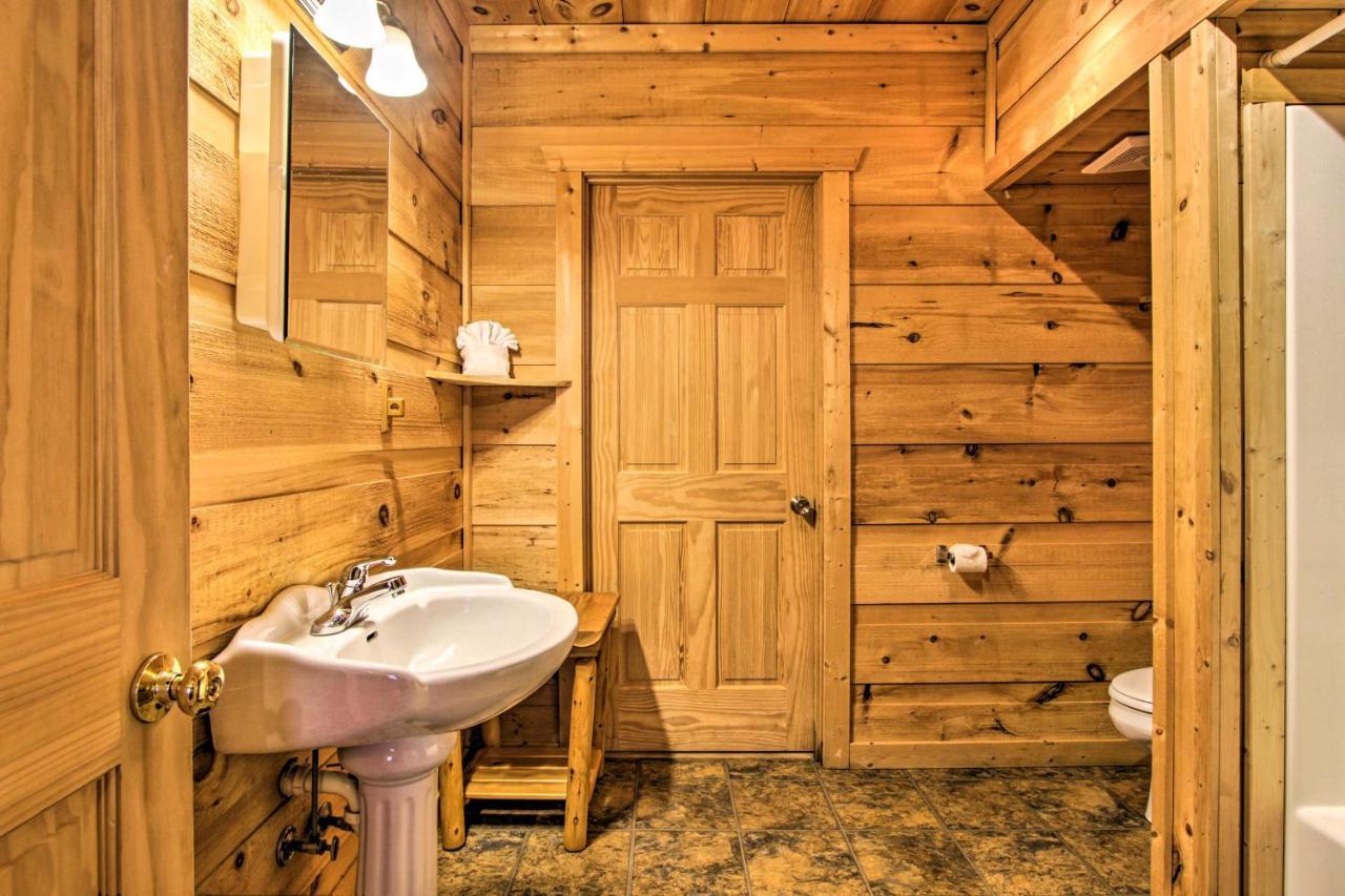 Sevierville Sanctuary Hot Tub, Pool Table And Deck! Bagian luar foto