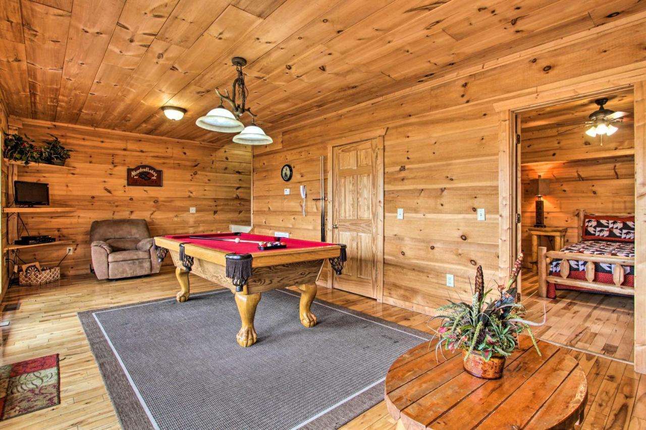 Sevierville Sanctuary Hot Tub, Pool Table And Deck! Bagian luar foto