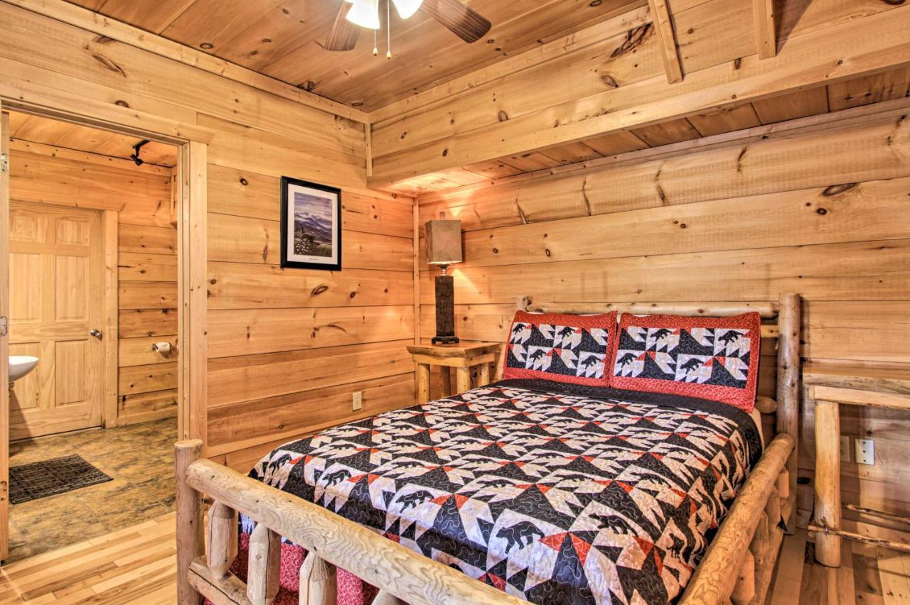 Sevierville Sanctuary Hot Tub, Pool Table And Deck! Bagian luar foto