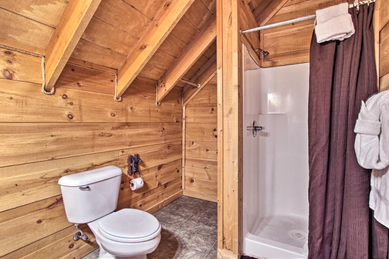 Sevierville Sanctuary Hot Tub, Pool Table And Deck! Bagian luar foto